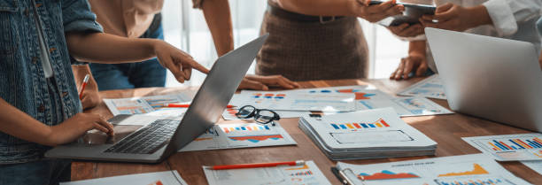 istock Analyst team utilizing BI Fintech to analyze financial dashboard. Scrutinize 1487391180
