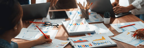 istock Analyst team utilizing BI Fintech to analyze financial dashboard. Scrutinize 1487391268