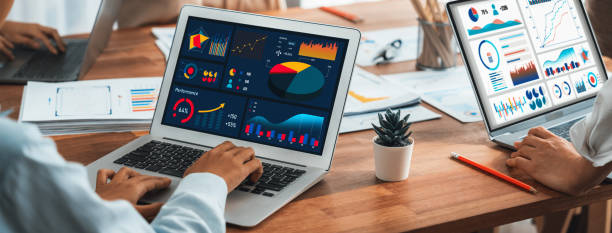 istock Analyst team utilizing BI Fintech to analyze financial report. Scrutinize 1487391330