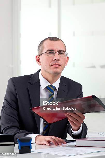 Abogado En Su Lugar De Trabajo Foto de stock y más banco de imágenes de Abogado - Abogado, Acuerdo, Adulto