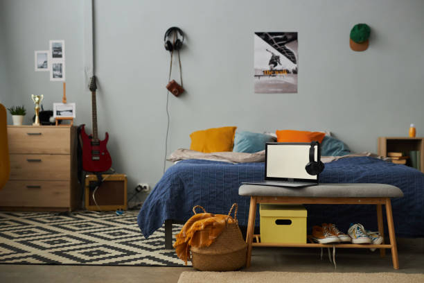 istock Part of domestic room with comfortable double bed and soft bench 1487419617