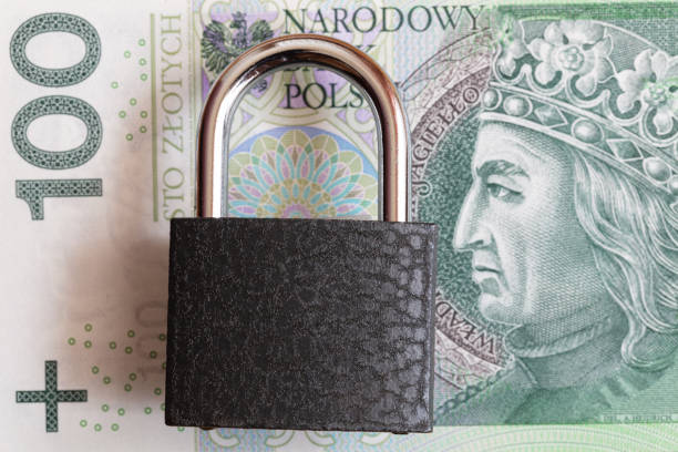 istock lock on 100 polish zloty banknote 1487444332