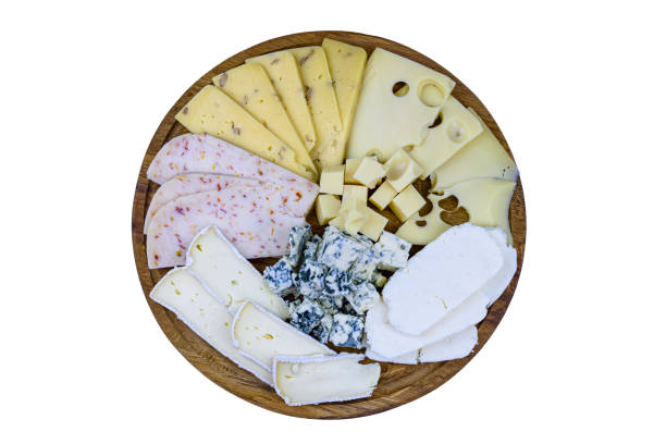 fette di vari tipi di formaggio isolate su fondo bianco. tagliere di formaggi - cheese tray cube swiss cheese foto e immagini stock