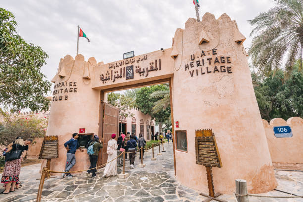 discover the fascinating history and traditions of emirates past at the heritage village, a living museum that offers a glimpse into the city rich cultural heritage. - skyscraper travel people traveling traditional culture imagens e fotografias de stock