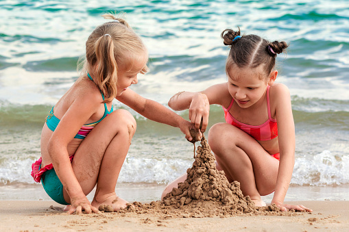 Low section of child playing in the sand, copy space, Nikon Z7