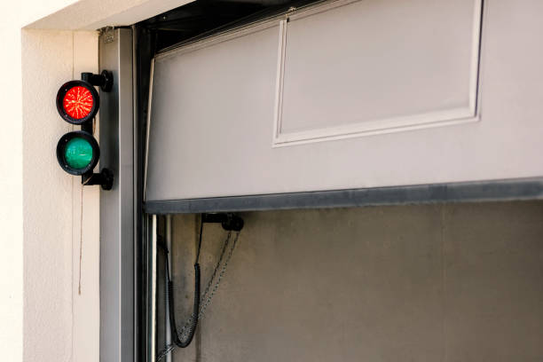 istock Traffic Light in Front of Garage Gate Door 1487525029