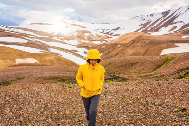 Young asian traveler woman enjoying in Kerlingarfjoll volcanic mountain on geothermal area in summer Happy young asian traveler woman enjoying in Kerlingarfjoll volcanic mountain on geothermal area in summer at Icelandic Highlands kerlingarfjoll stock pictures, royalty-free photos & images