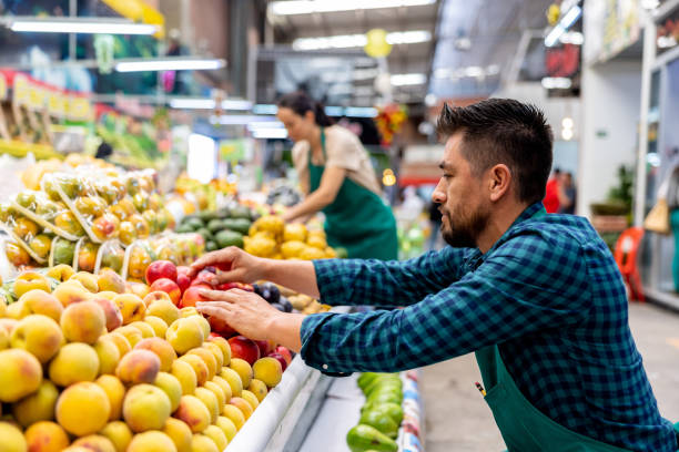 istock Retail clerks working at the supermarket 1487569625