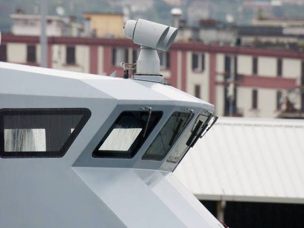 detalhe do barco de patrulha italiano guardia di finanza - militarized - fotografias e filmes do acervo