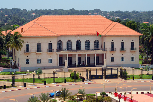 Bissau, Guinea-Bissau: Presidential Palace, originally built for the Portuguese Governor - Heroes of the Fatherland Square, former Empire Square - architects João Aguiar and Galhardo Zilhão.