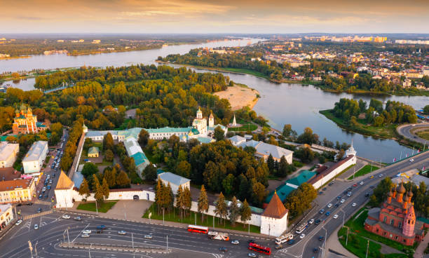 вид с воздуха на ярославль, россия - yaroslavl russia religion church стоковые фото и изображения