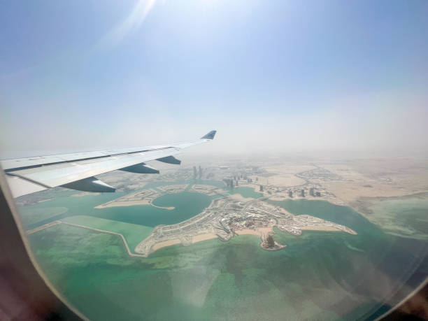 vista aerea sopra il qatar - open foto e immagini stock