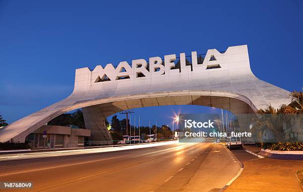 Marbella Arch De Noche Tm Foto de stock y más banco de imágenes de Marbella - Marbella, España, Arco - Característica arquitectónica