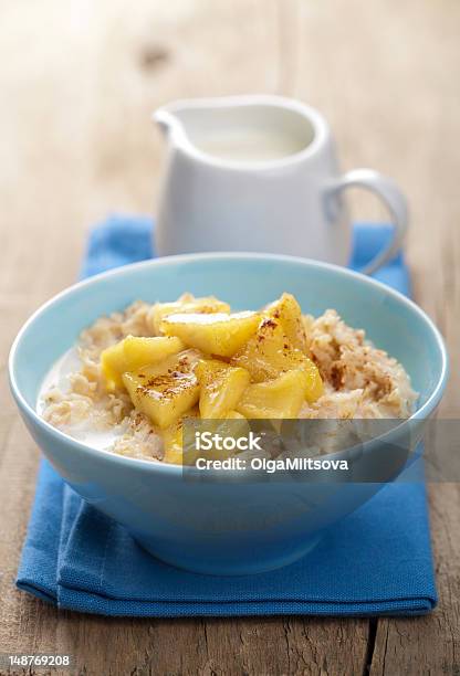 Getreide Mit Karamellisierten Apfel Stockfoto und mehr Bilder von Abnehmen - Abnehmen, Apfel, Blau