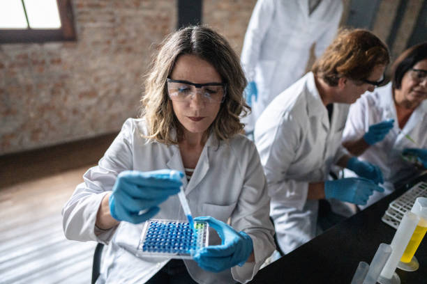 istock Mature woman doing an experiment during chemistry class 1487700653