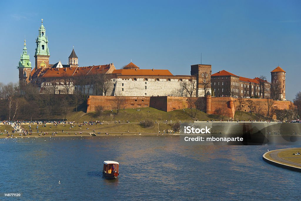 Castelo de Wawel e gôndola em Cracow, Polônia - Foto de stock de Antigo royalty-free