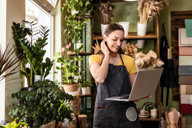 istock Flower vendor is working on the laptop 1487711296