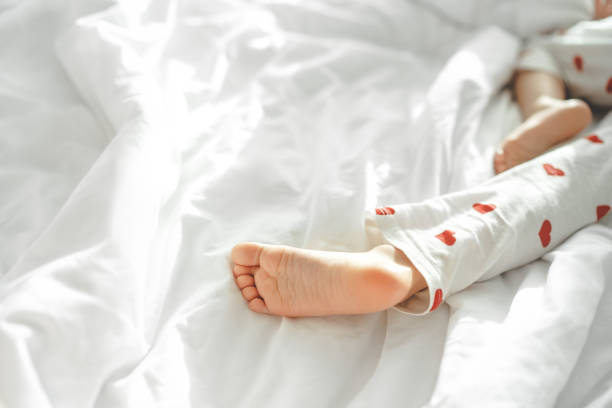 istock Small child in bed, morning time 1487716538