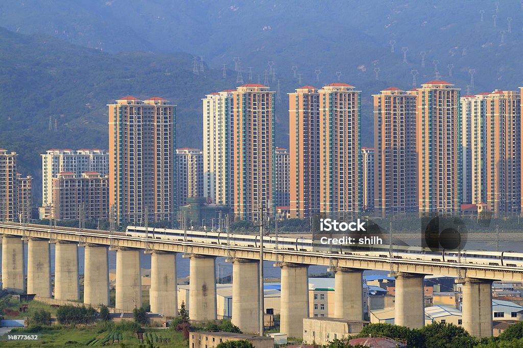 supertrain no concreto ponte, no litoral sudeste da China - Foto de stock de Arquitetura royalty-free