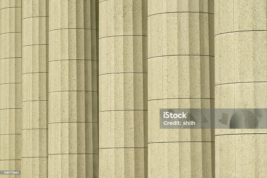 Clásico antiguo con columnas de piedra fondo vintage edificio - Foto de stock de Actividades bancarias libre de derechos