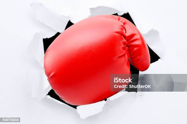 Ударять Кулаком Боксёрская Перчатка — стоковые фотографии и другие картинки Бокс - спорт - Бокс - спорт, Сломанный, Боксёрская перчатка