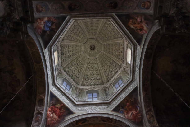 istock Inside of the church in Como 1487771210