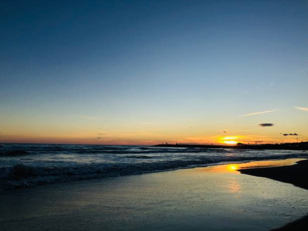 spokojny nadmorski zachód słońca - peacefull zdjęcia i obrazy z banku zdjęć
