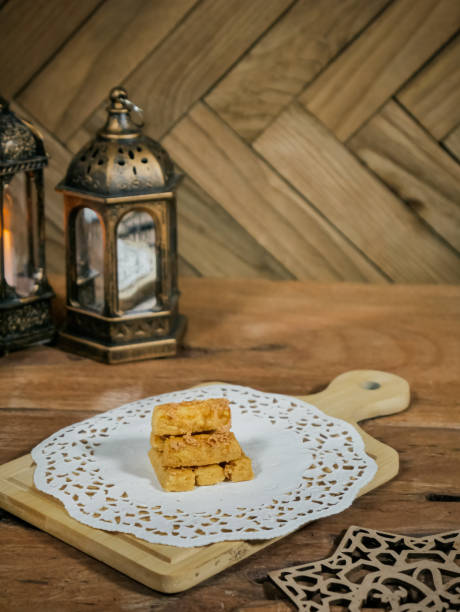 foco seletivo de kaastangel ou kastengel ou kue keju é um dos biscoitos favoritos durante o eid mubarak ou eid al fitr ou lebaran - eid il fitr - fotografias e filmes do acervo