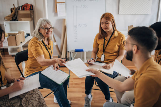 istock Volunteers on meeting 1487803983
