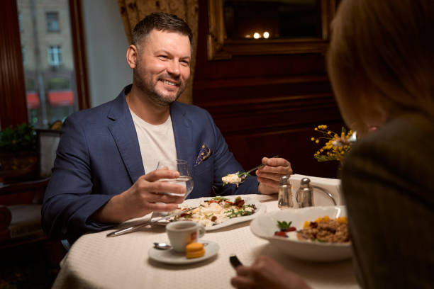 istock Man and woman eating and drinking at lobby-bar after work 1487815542