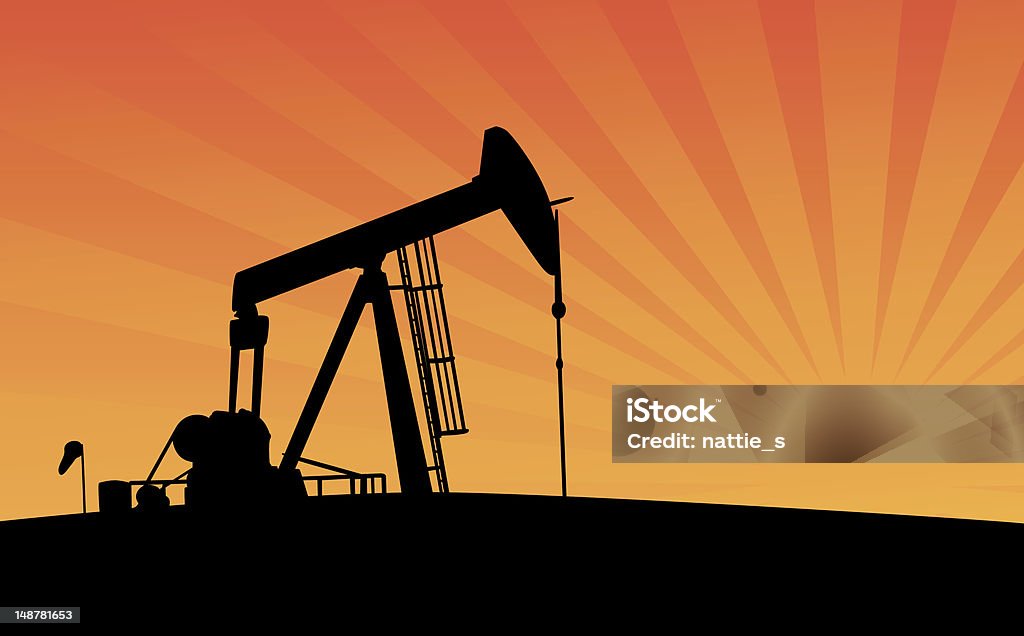 Pumpjack au coucher du soleil - clipart vectoriel de Ciel libre de droits