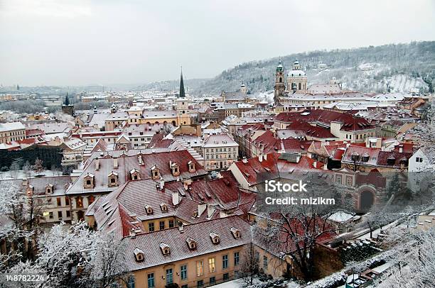 Snowy Krajobraz Miasta Pragi W Zimie - zdjęcia stockowe i więcej obrazów Bez ludzi - Bez ludzi, Europa - Lokalizacja geograficzna, Europa Wschodnia