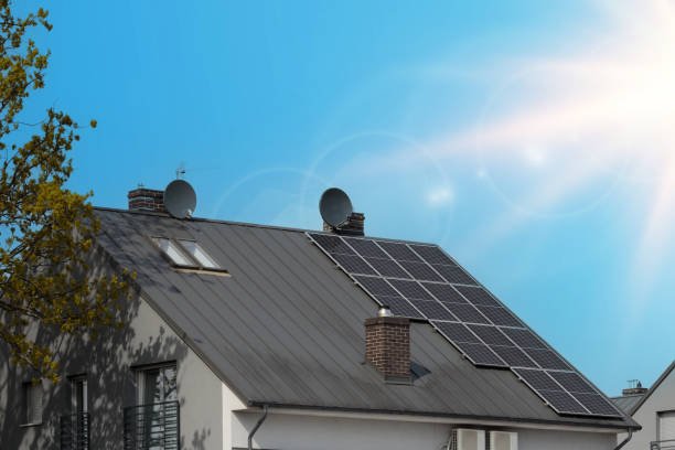 istock Trendy house with dark eco-friendly panels, sunny blue sky. 1487845737