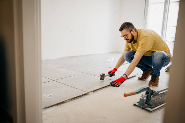 istock Laying a porcelain tile floor 1487859081