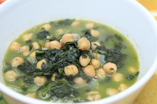 Chickpeas and spinachs bowl