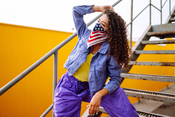 istock Street dancer showing some moves. 1487920383