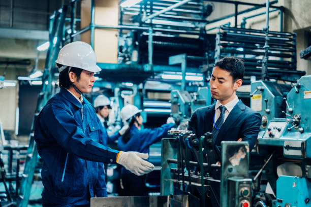 istock Workplace where the relationship between the shop floor and headquarters is poor 1487945681