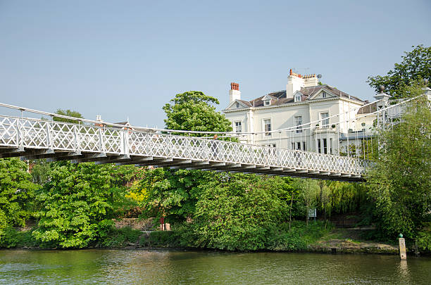 rio dee ponte suspensa de chester - chester england dee river suspension bridge bridge imagens e fotografias de stock