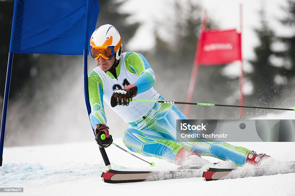 Course de slalom géant - Photo de Paire de skis libre de droits