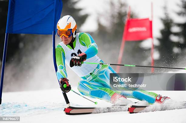 Esqui Slalom Gigante De - Fotografias de stock e mais imagens de Esqui - Equipamento Desportivo - Esqui - Equipamento Desportivo, Esqui - Esqui e snowboard, Esqui em Slalom