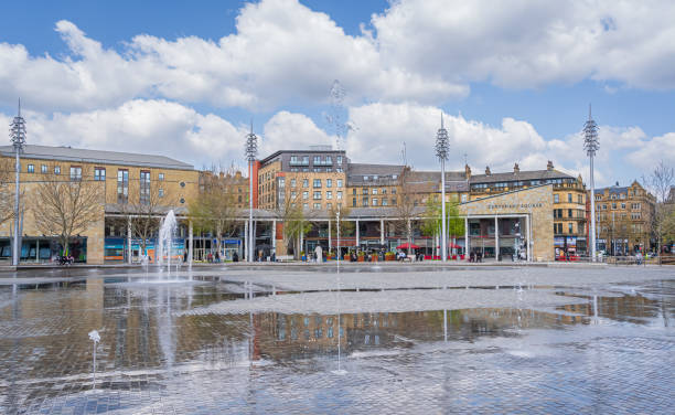 braford centenary sq - bradford england foto e immagini stock