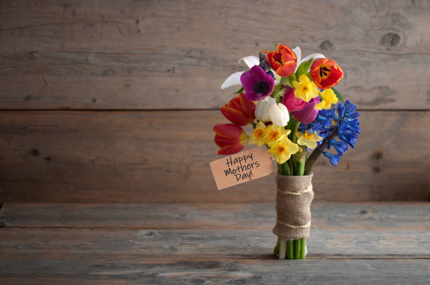 istock Mothers day gift flowers 1487978078