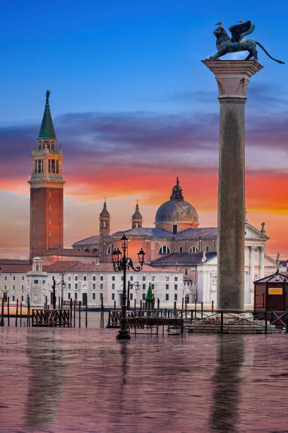 piazza san marco o zmierzchu, wenecja - venice italy famous place dusk no people zdjęcia i obrazy z banku zdjęć