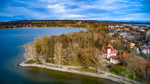 paseo junto al lago - seepromenade fotografías e imágenes de stock