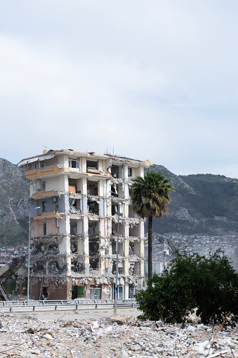 apartments after earthquake