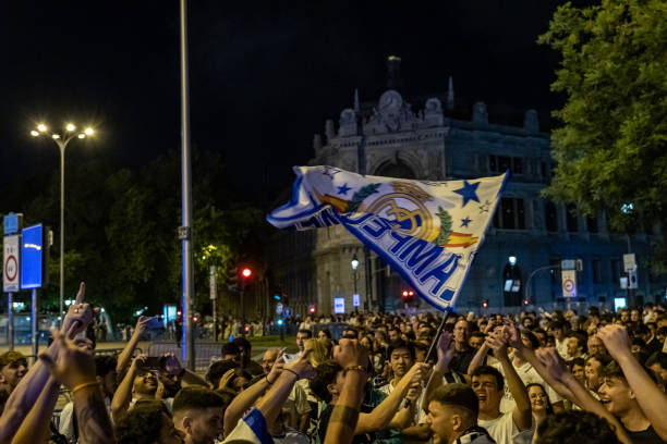 night celebration in cibeles square of real madrid soccer team fans after winning the king's cup. - soccer celebration success group of people imagens e fotografias de stock