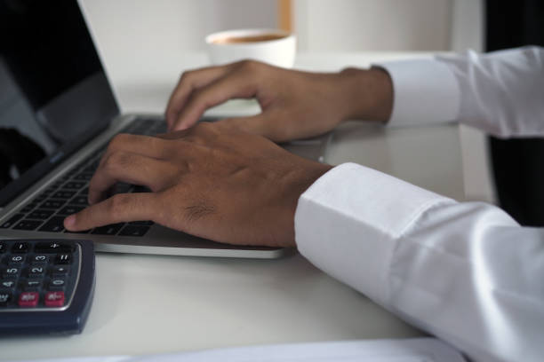 istock Businessmen use the keyboard on the desk. 1488072228