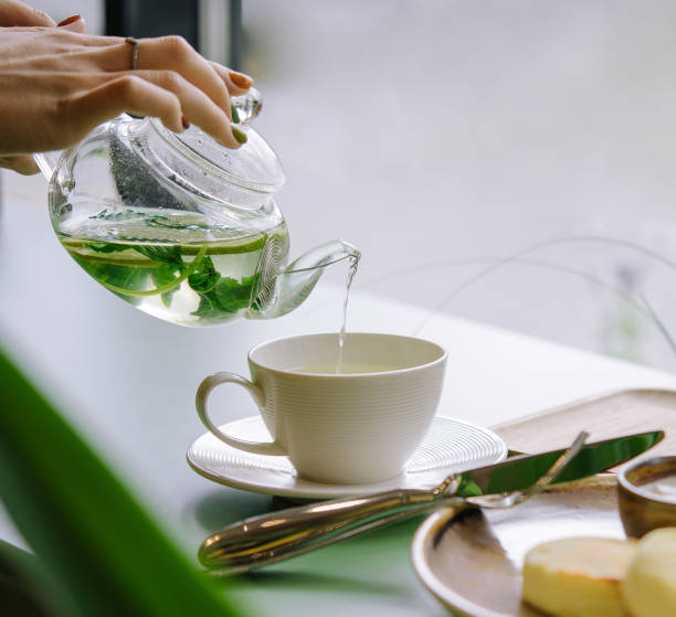 istock A hand pouring tea from glass teapot 1488094174