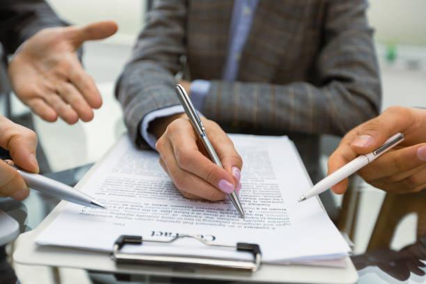 istock Business people read new important contract 1488099868