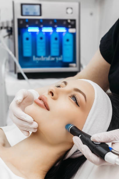 Modern cosmetology. Close up of a modern device for Hydradermabrasian procedure used for face cleansing Modern cosmetology. Close up of a modern device for Hydradermabrasian procedure used for face cleansing microdermabrasion stock pictures, royalty-free photos & images
